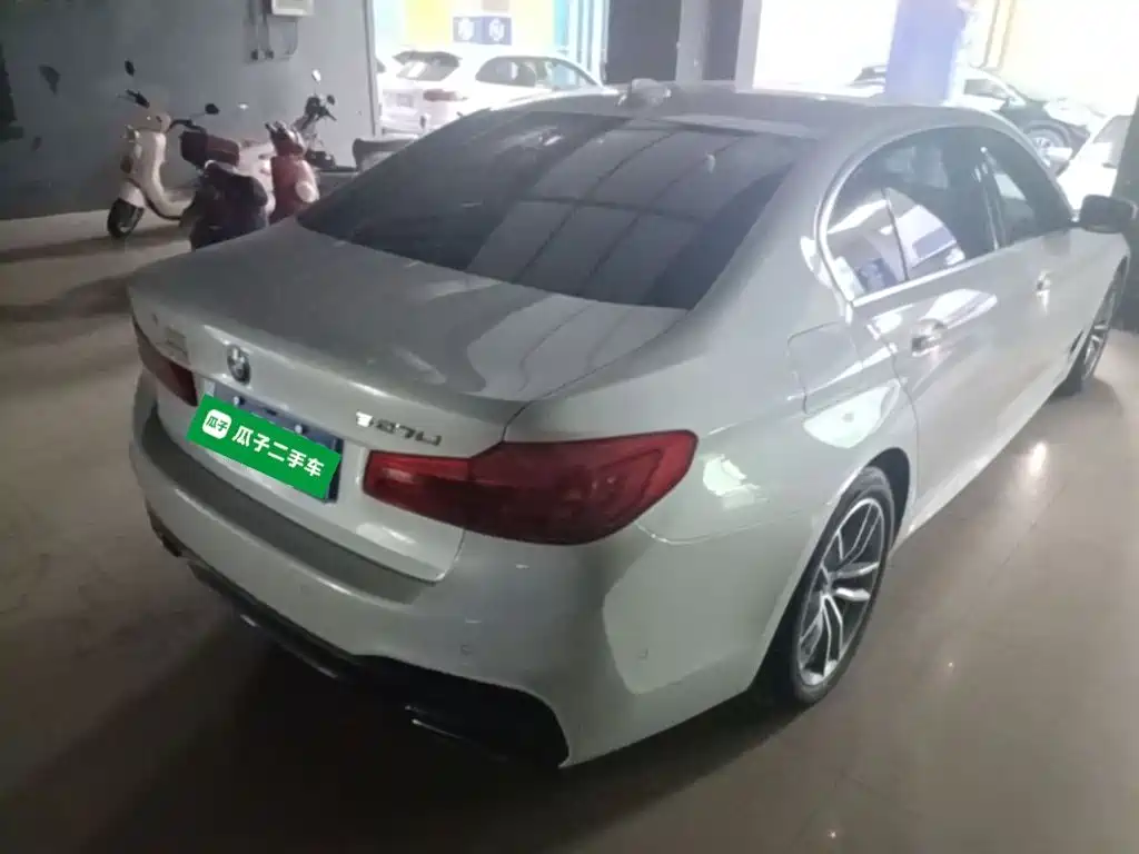 BMW 5 Series — миниатюра 7