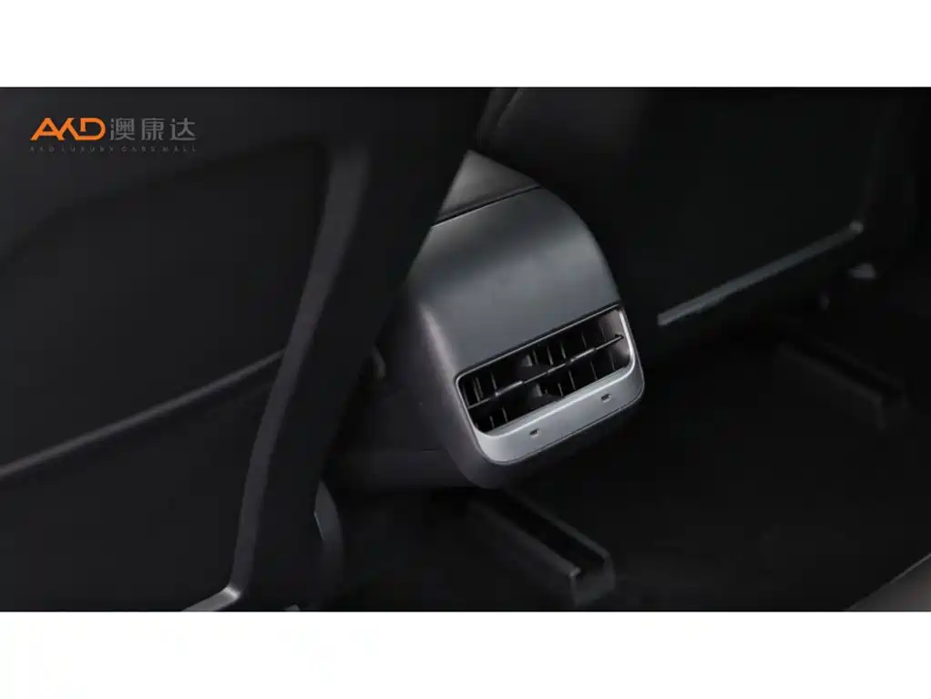 Tesla Model 3 — миниатюра 9
