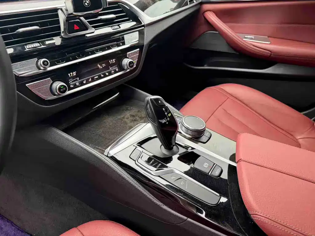 BMW 5 Series — миниатюра 9