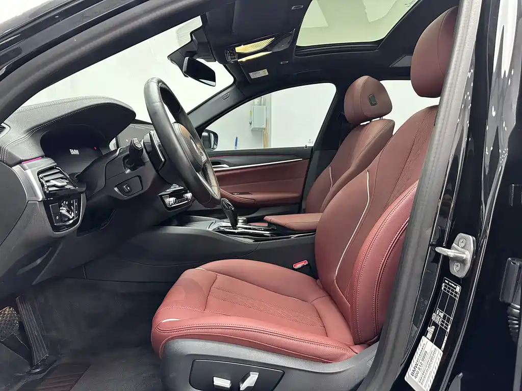 BMW 5 Series — миниатюра 10