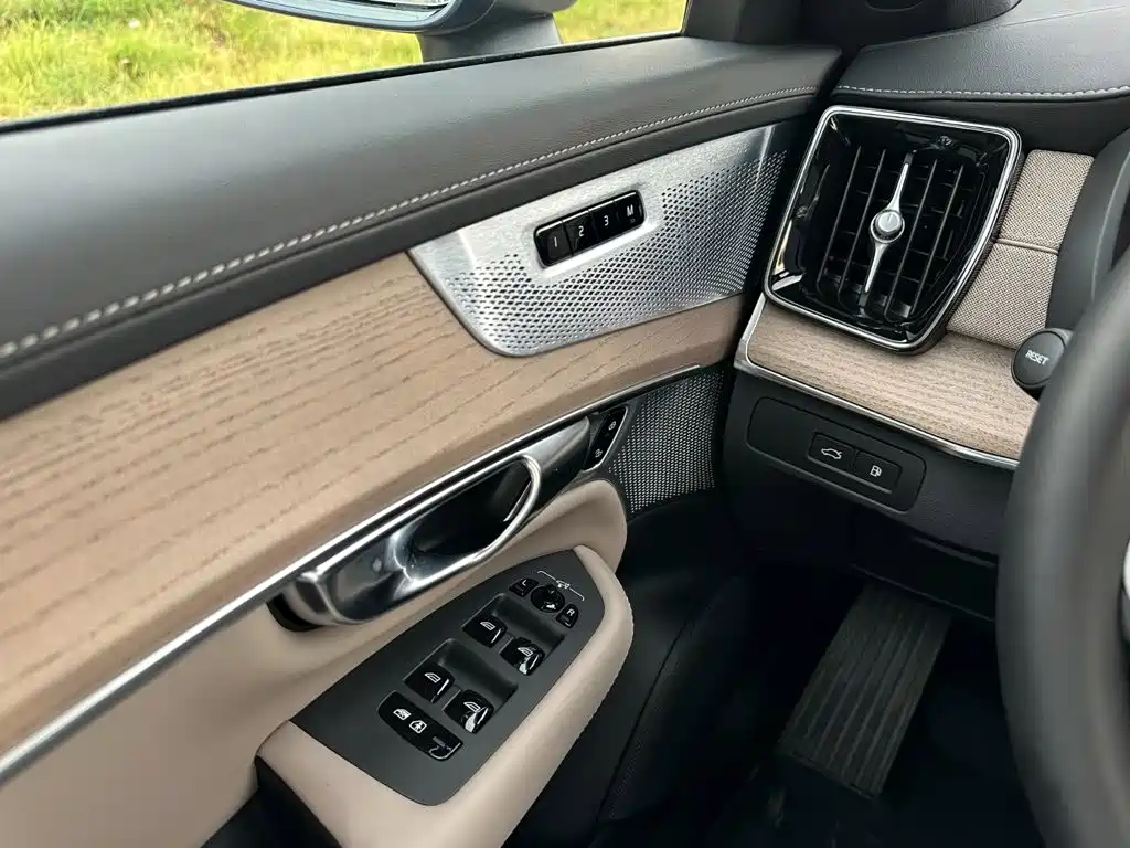 Volvo XC90 PHEV — миниатюра 24