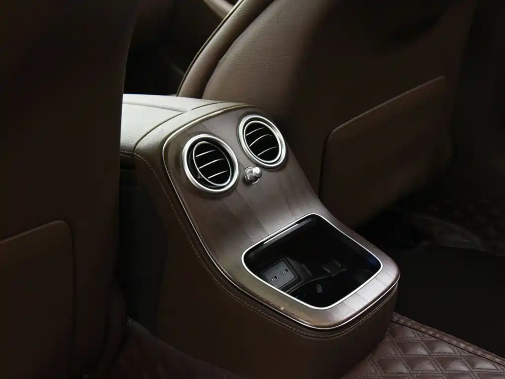 Mercedes-Benz E-Class — миниатюра 16
