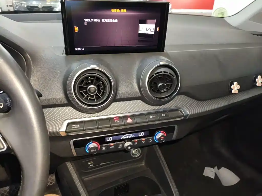 Audi Q2L e-tron — миниатюра 13