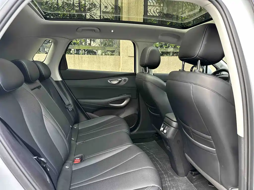 BYD Sealion 05 EV — миниатюра 11