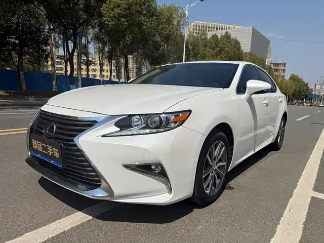 LEXUS ES 2016