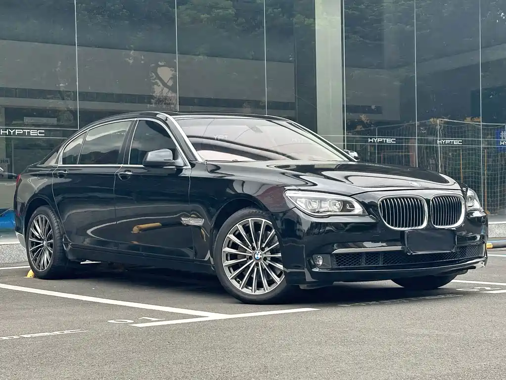 BMW 7 Series — миниатюра 5