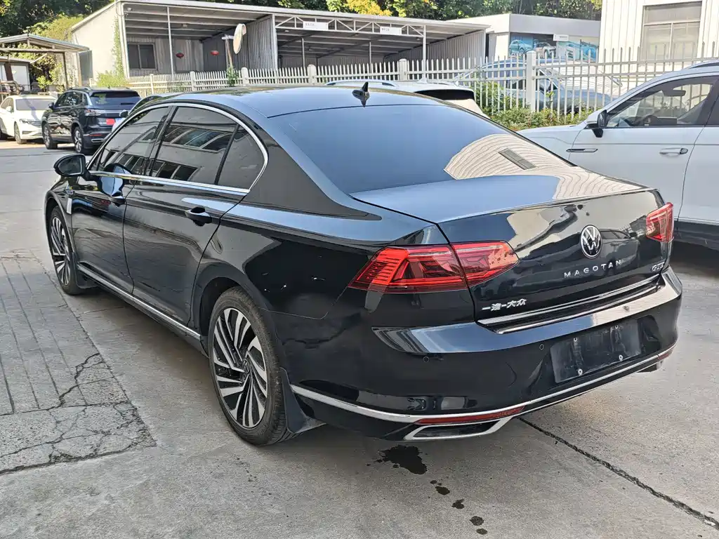 Volkswagen Magotan PHEV — миниатюра 3