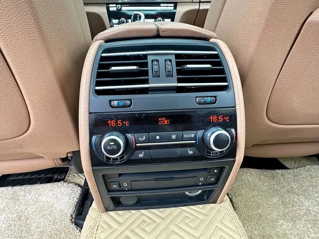 BMW 7 Series — миниатюра 19