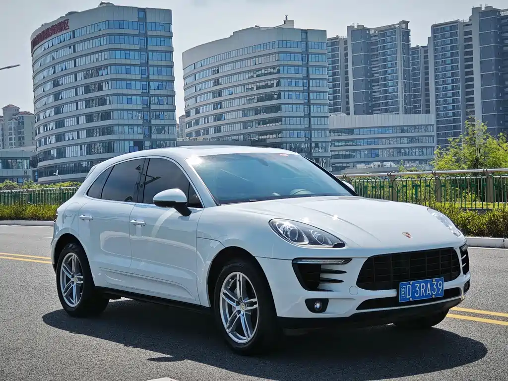 Porsche Macan — миниатюра 3