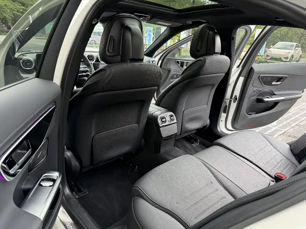 Mercedes-Benz C-Class — миниатюра 12