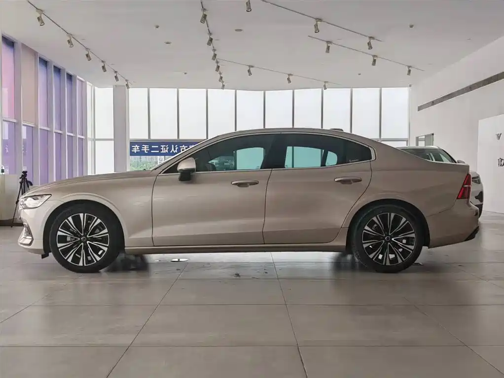 Volvo S60 2024 B4 Luxury