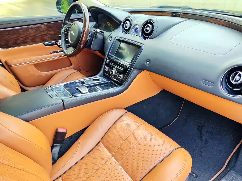 Jaguar XJ — миниатюра 15