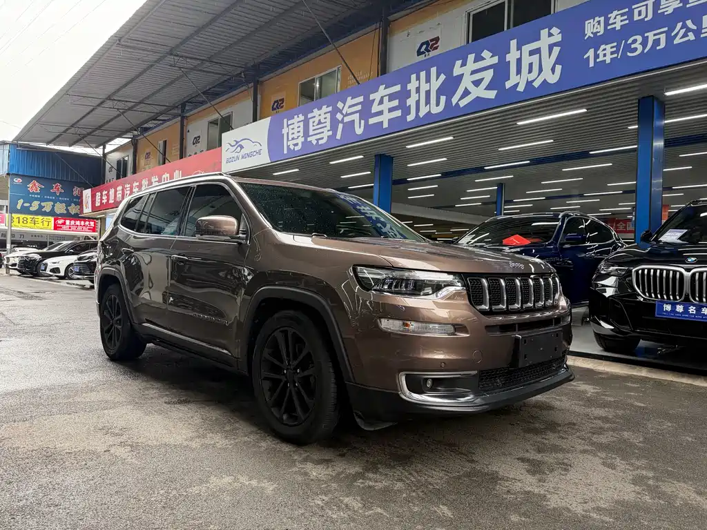 Jeep Commander — миниатюра 2