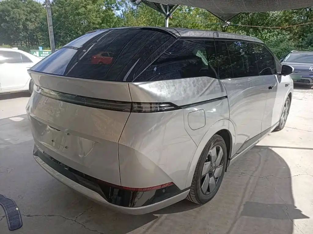 XPeng X9 — миниатюра 7
