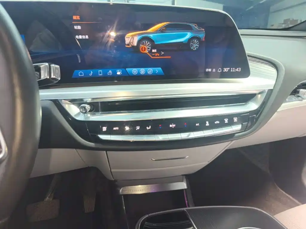 Cadillac Lyriq — миниатюра 13
