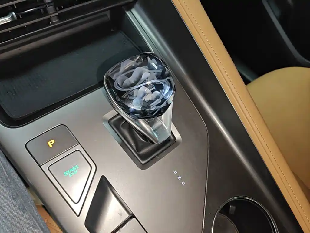 Roewe RX5 New Energy — миниатюра 14