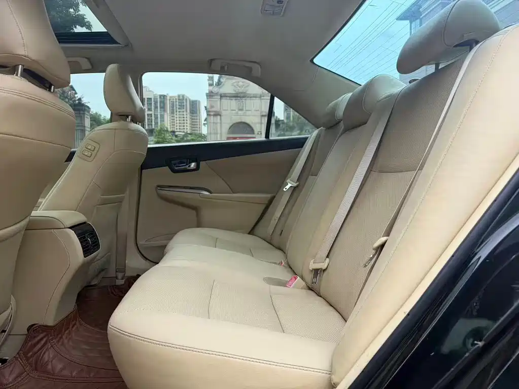 Toyota Camry — миниатюра 10