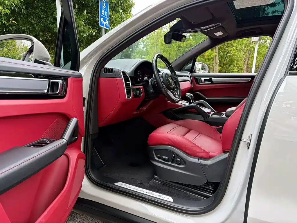 Porsche Cayenne — миниатюра 6