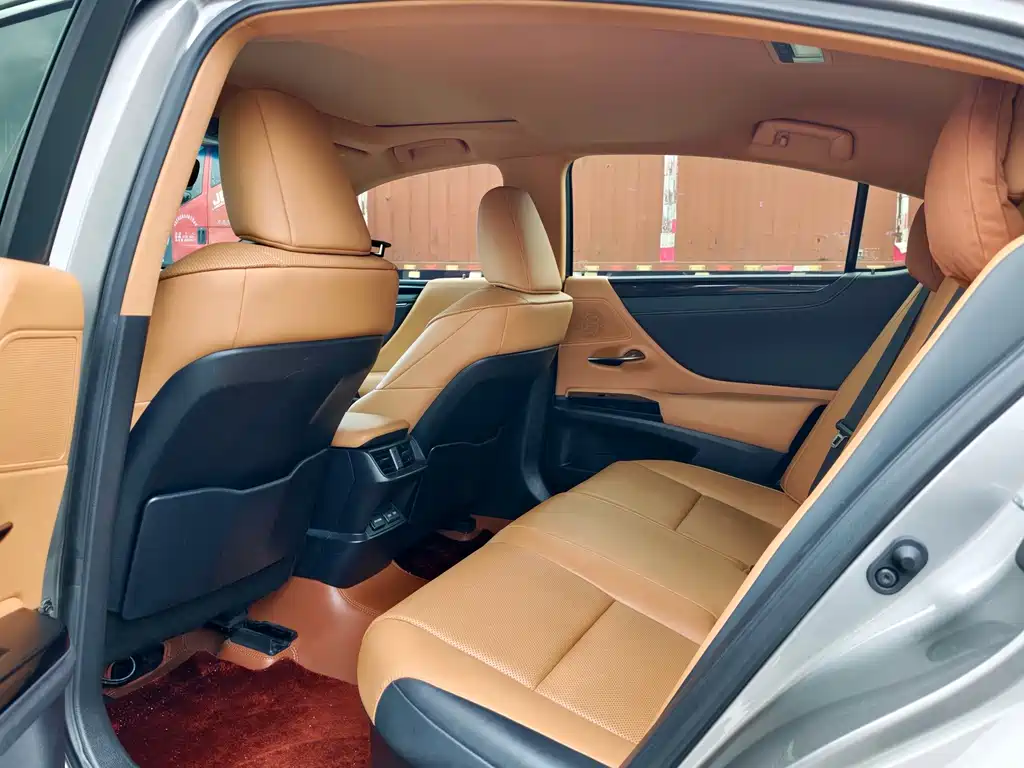 Lexus ES — миниатюра 5
