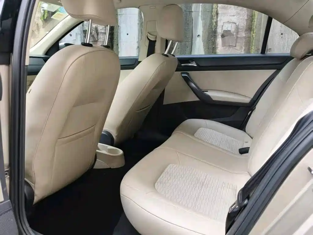 Skoda Rapid — миниатюра 4