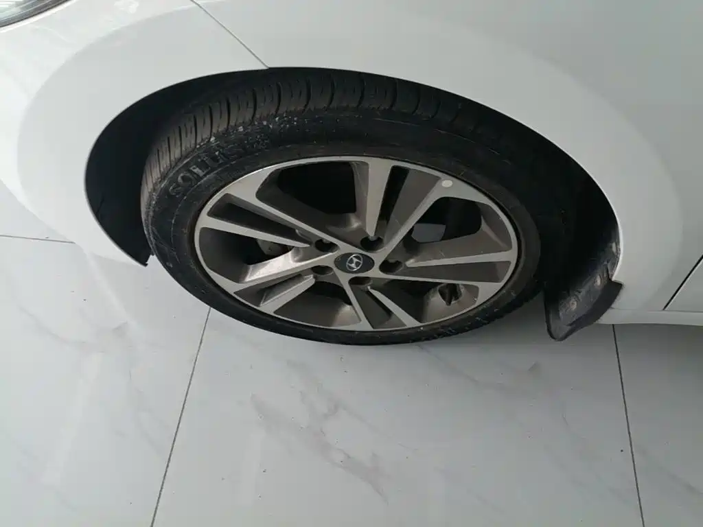 Hyundai Elantra — миниатюра 23