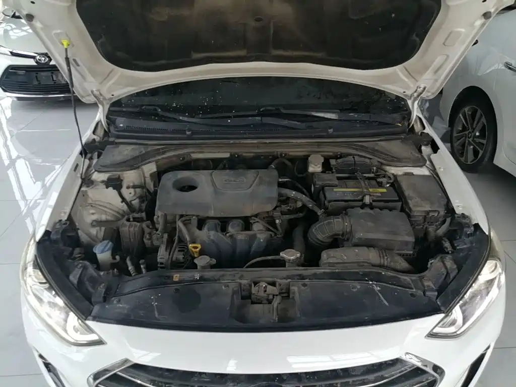 Hyundai Elantra — миниатюра 20