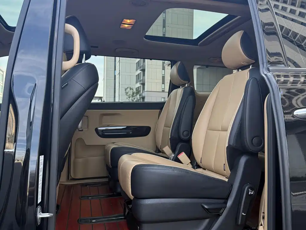 Kia Carnival — миниатюра 5