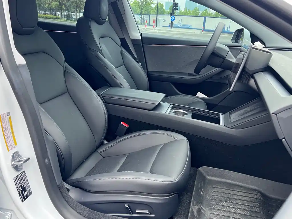 Tesla Model 3 — миниатюра 13
