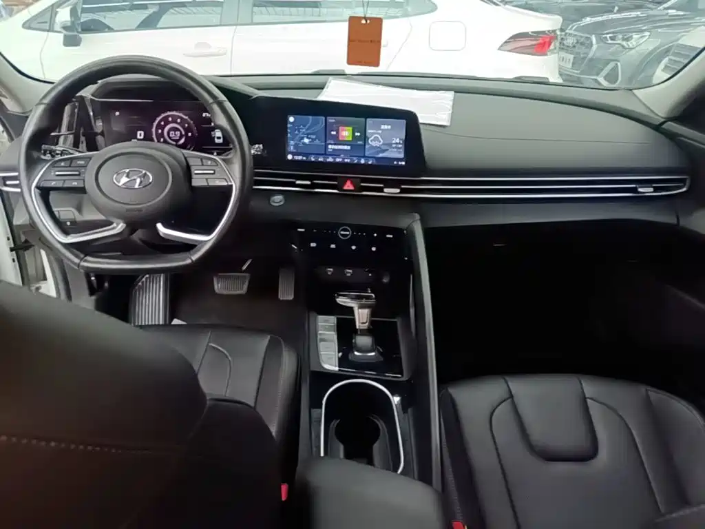 Hyundai Elantra — миниатюра 10