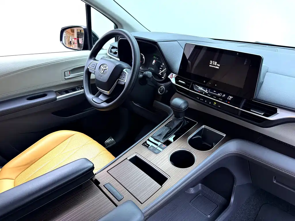Toyota Sienna — миниатюра 28