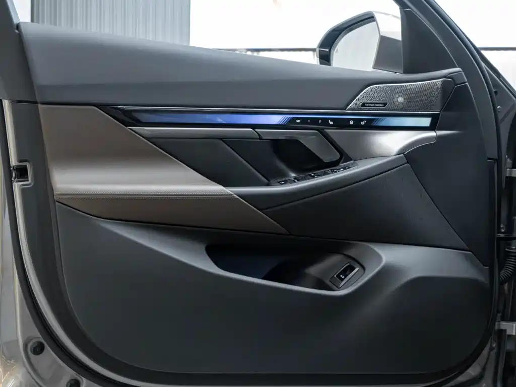 BMW 5 Series — миниатюра 22