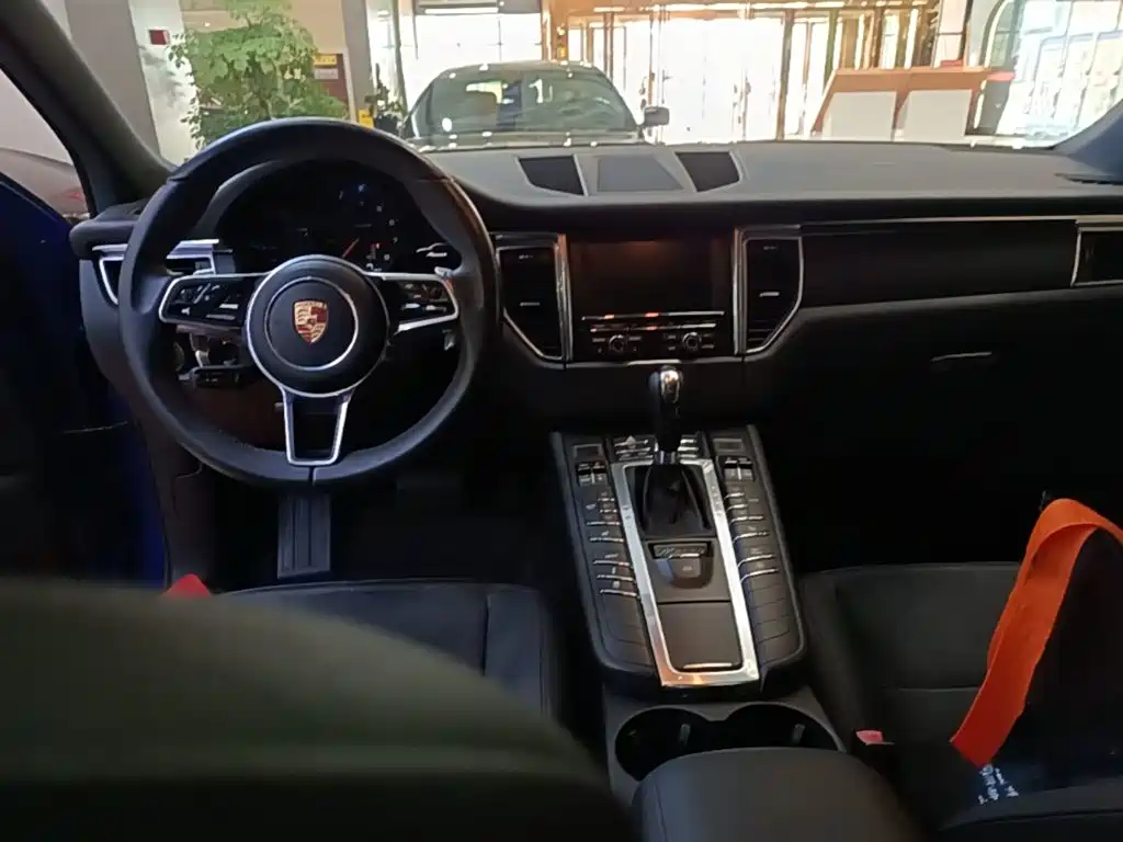 Porsche Macan — миниатюра 10