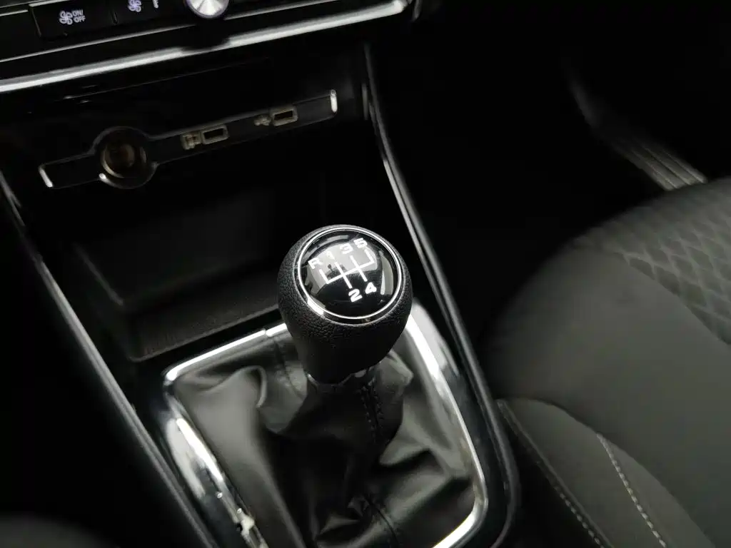 Roewe i5 — миниатюра 13