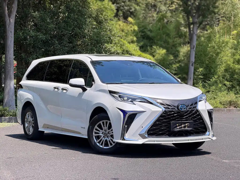 Toyota Sienna — миниатюра 2