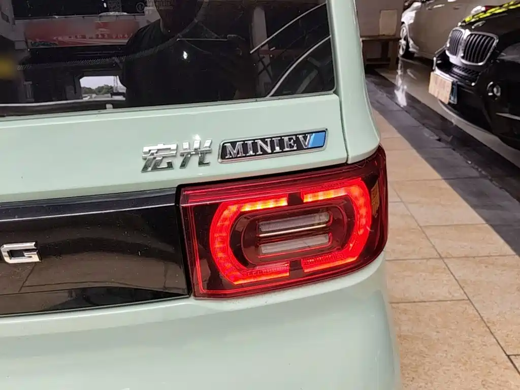 Wuling MINIEV — миниатюра 8