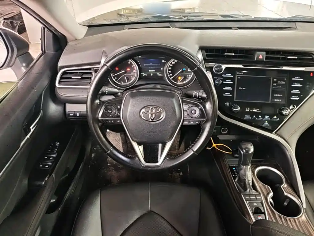 Toyota Camry — миниатюра 11