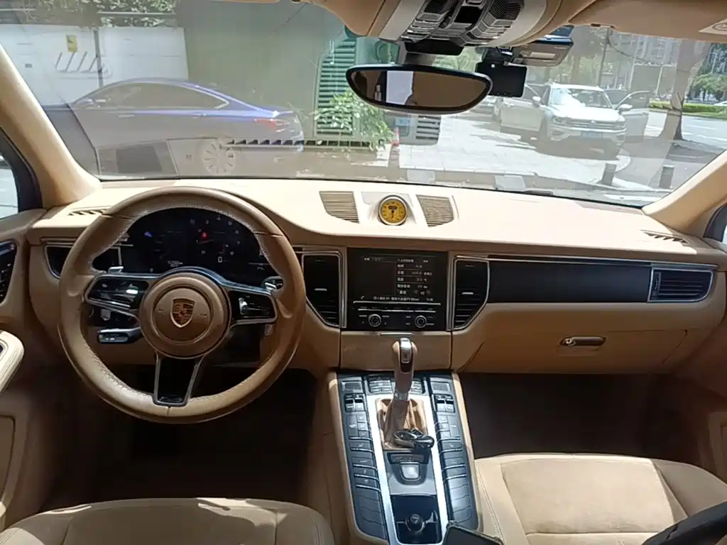 Porsche Macan — миниатюра 10