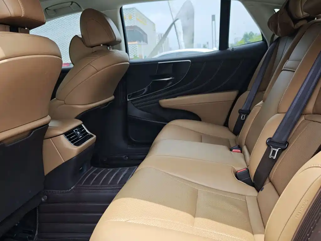 Lexus LS — миниатюра 6