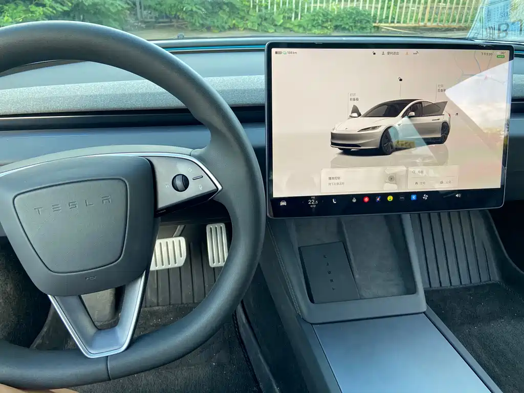 Tesla Model 3 — миниатюра 6