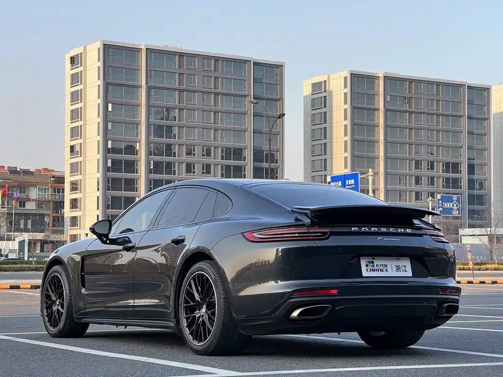 PORSCHE PANAMERA