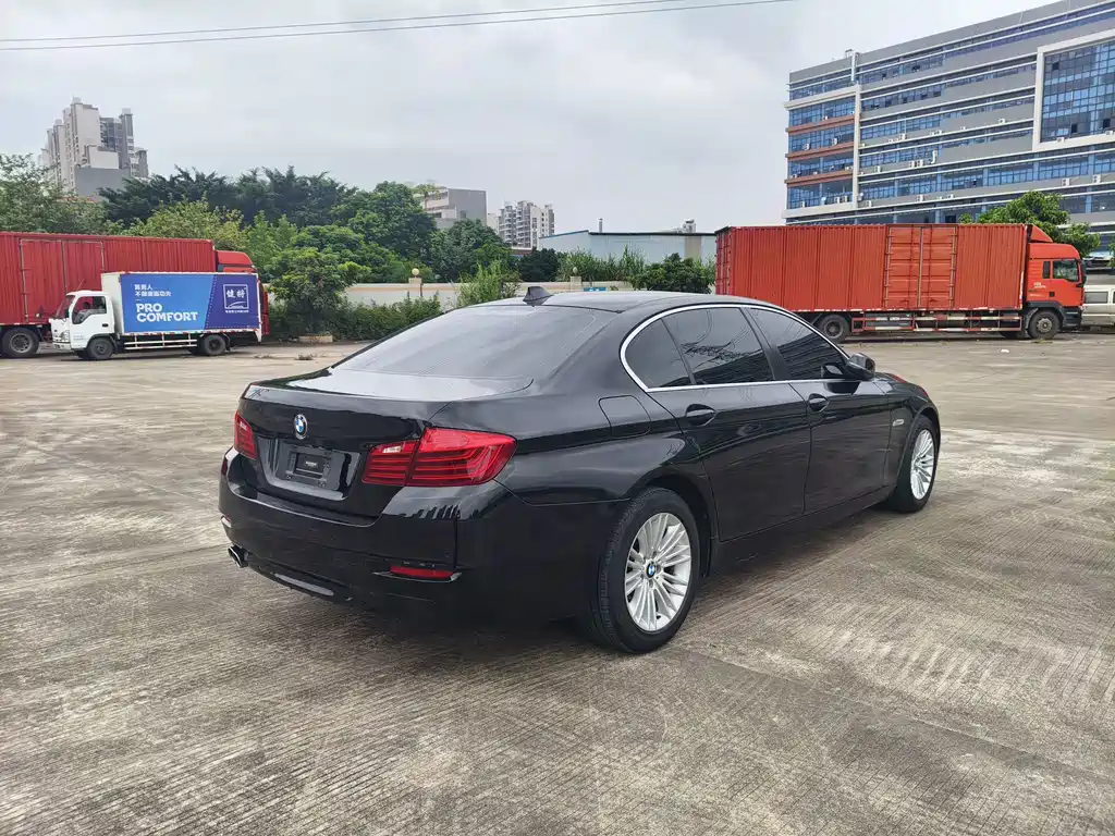 BMW 5 Series — миниатюра 6