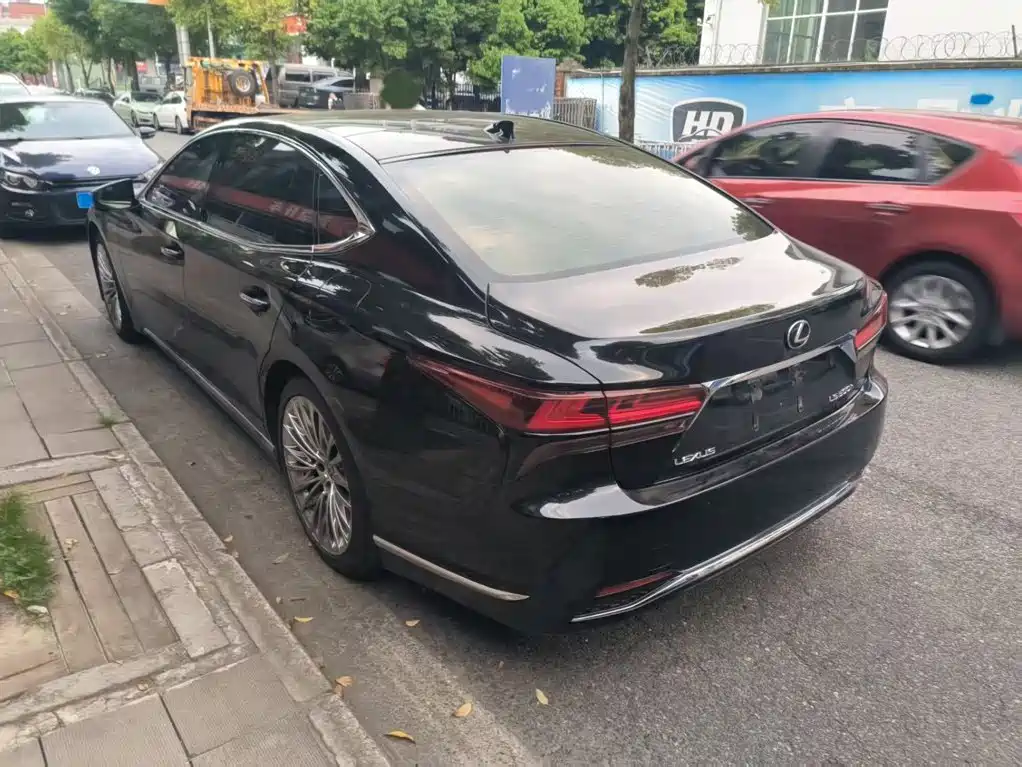 Lexus LS — миниатюра 2