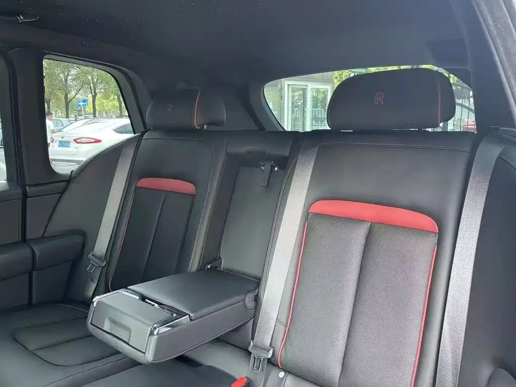 Rolls-Royce Cullinan — миниатюра 6