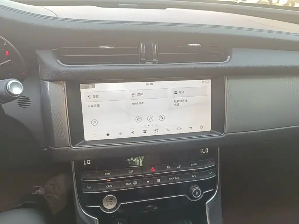 Jaguar XFL — миниатюра 13