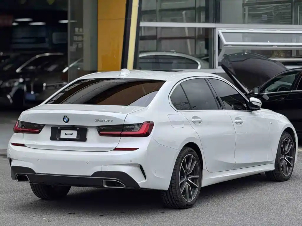 BMW 3 Series — миниатюра 7