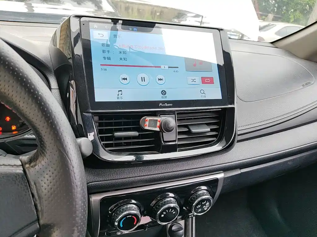 Toyota Yaris L — миниатюра 13