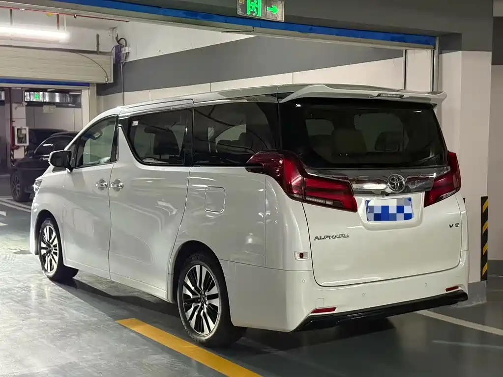 Toyota Alphard — миниатюра 6