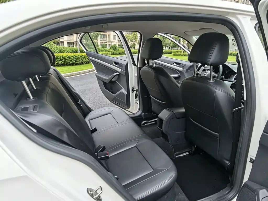 Volkswagen Lavida — миниатюра 7