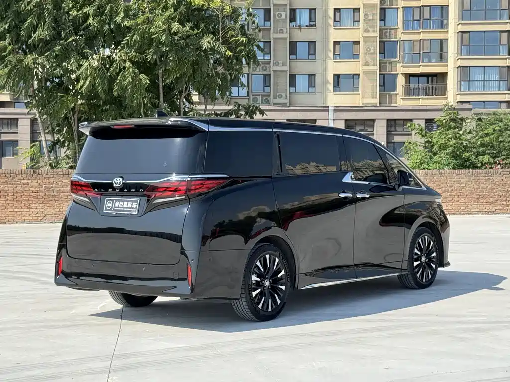 Toyota Alphard — миниатюра 25
