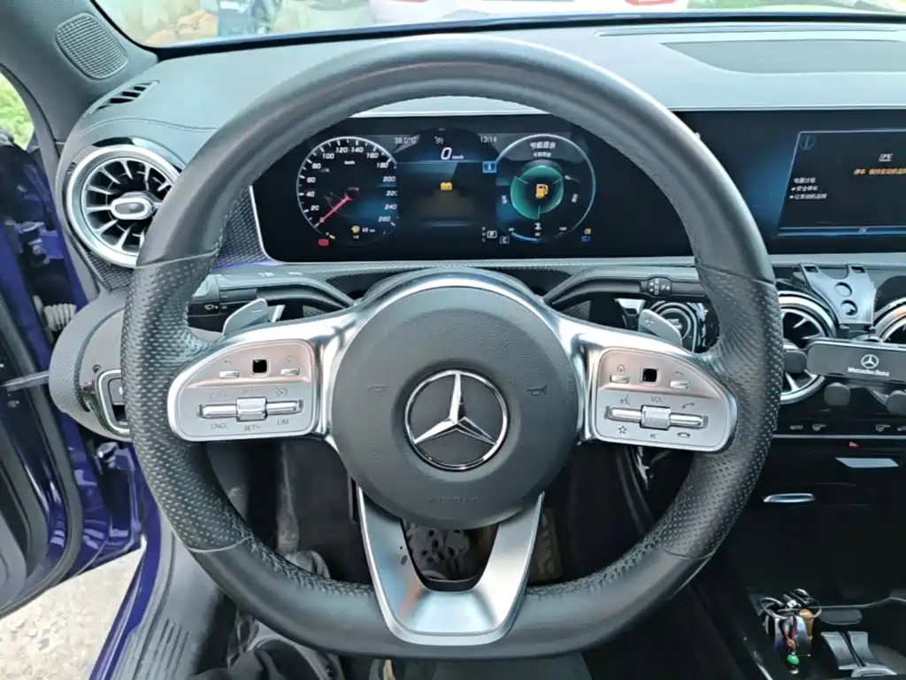 Mercedes-Benz A-Class — миниатюра 11